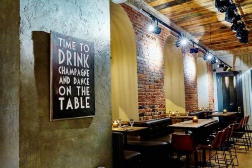 Двухэтажный бар в эклектичном стиле Бегемот is Back открылся на садовой. 02