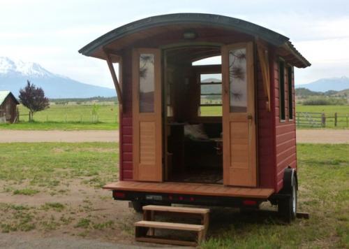 Крошечный домик Don Vardo - отличный проект крошечных домов, идеально подходящий для отдельного офиса, помещения для гостей или уединенного жилья. 07