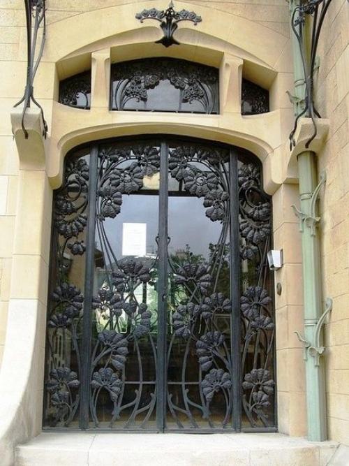 В 1898 году мажорель нанял Генри (Анри) саважа (1873 - 1932), молодого парижского архитектора для строительства собственного дома. 01