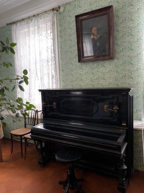 Музей - квартира был открыт в 1971 году в доме, в котором Максим горький жил с 1902 по 1904 год. 02