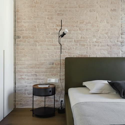 Кирпичные стены в спальне: примеры для вдохновения. 04