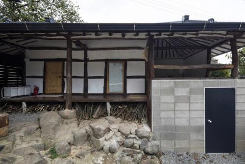 Небольшой дом с традиционными элементами декора в южной Корее. 09