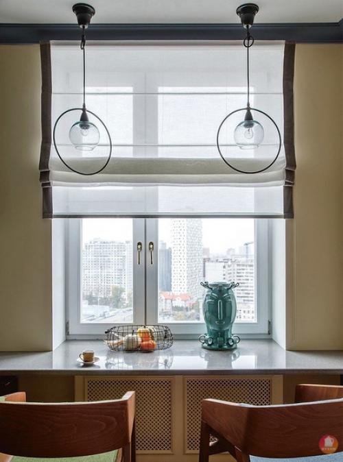 Яркий, колоритный интерьер кухни, объединенной с гостиной. 03