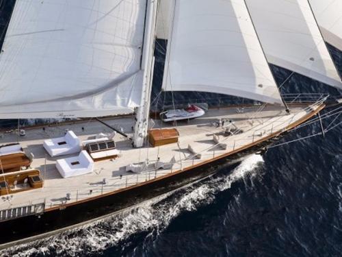 Роскошную яхту Джеймса Бонда выставили на продажу за 9, 4 млн долларов. 04