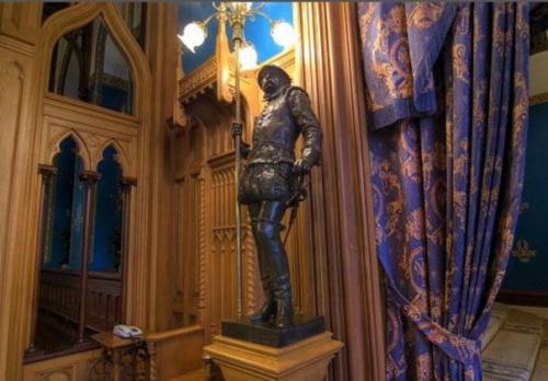 В комнату вошла сказка тихими неслышными шагами. 04