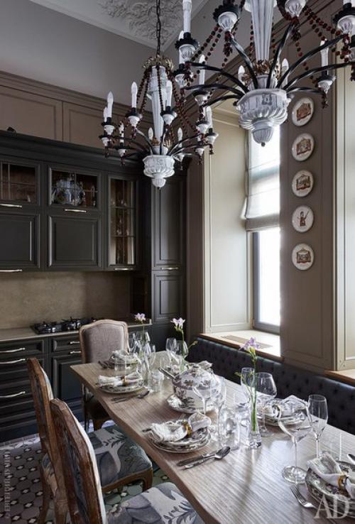 Архитектор Елена лукинская превратила трехэтажную квартиру в арбатских переулках в арт - пространство, в котором она живет и работает. 05