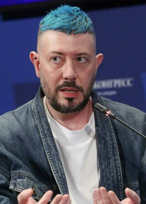 Студия Лебедева создала открытку к 8 марта, которая вызвала недовольство у женщин.

