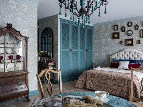 Однушка 46 квадратных метров в Москве с необычным дизайном и антиквариатом. 03