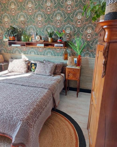 Дизайнер интерьера Элла влуг создает атмосферу своего эклектичного дома с помощью предметов искусства и различных элементов интерьера. 01