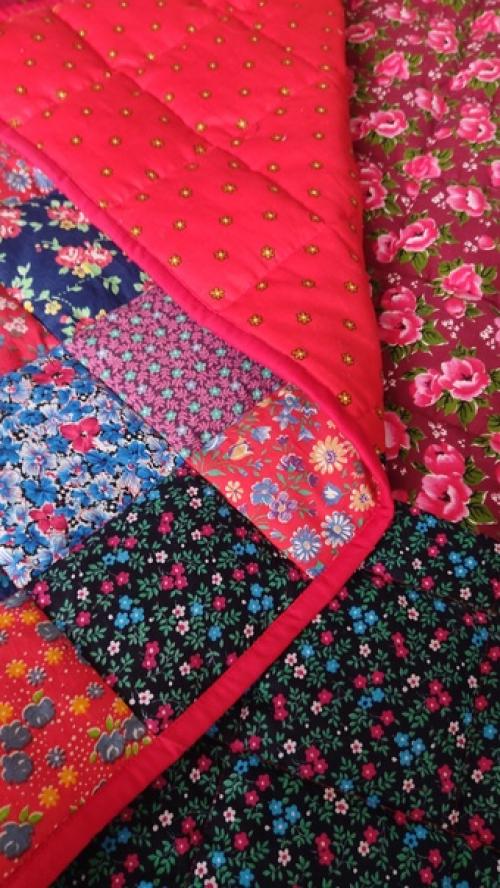 После больших и трудоемких одеял захотелось пошить что-то очень простое. 02