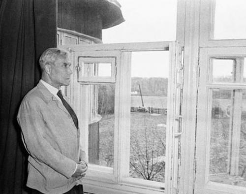 Бродский убеждал нас не выходить из комнаты, и сейчас этот призыв актуален как никогда. 04 Бродский убеждал нас не выходить из комнаты, и сейчас этот призыв актуален как никогда. 04