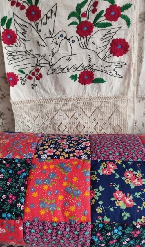 После больших и трудоемких одеял захотелось пошить что-то очень простое. 03