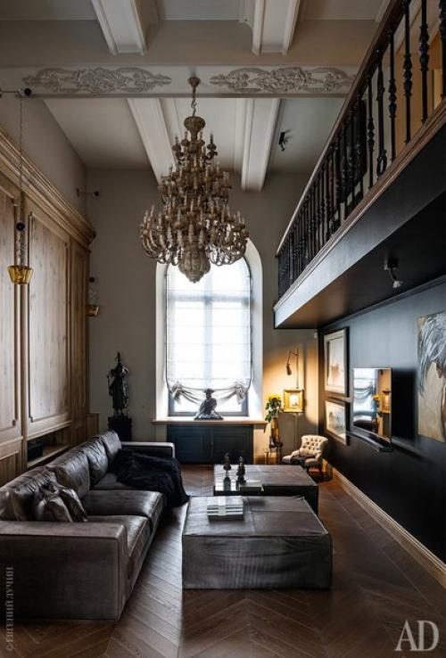 Архитектор Елена лукинская превратила трехэтажную квартиру в арбатских переулках в арт - пространство, в котором она живет и работает. 03