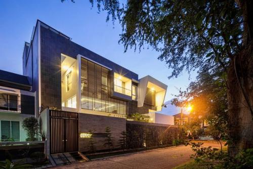 B M House - это частная резиденция от DP HS Architects, расположенная в Джакарте, Индонезия. 03 B M House - это частная резиденция от DP HS Architects, расположенная в Джакарте, Индонезия. 03