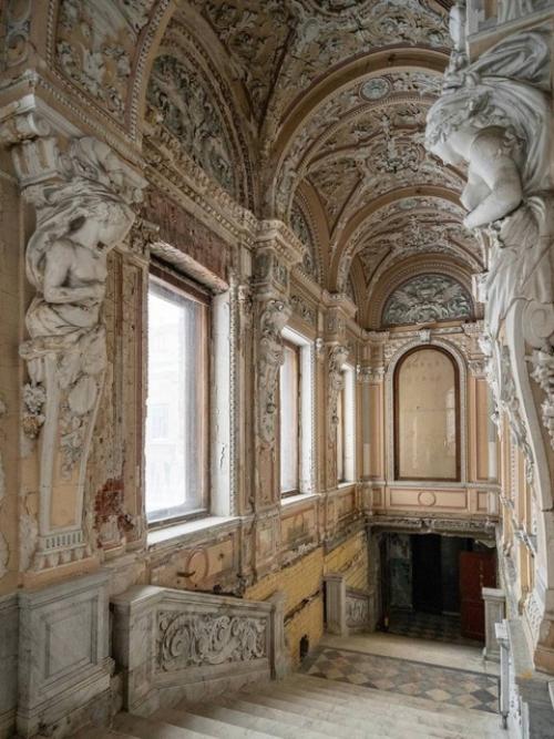 Самый красивый особняк, в который может попасть каждый. 03