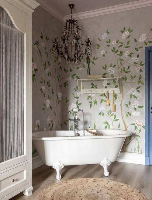 Интерьер с историей и интересными дизайнерскими фишками: например, ванна здесь стоит в спальне, а детская отгорожена стеклянной перегородкой. 07