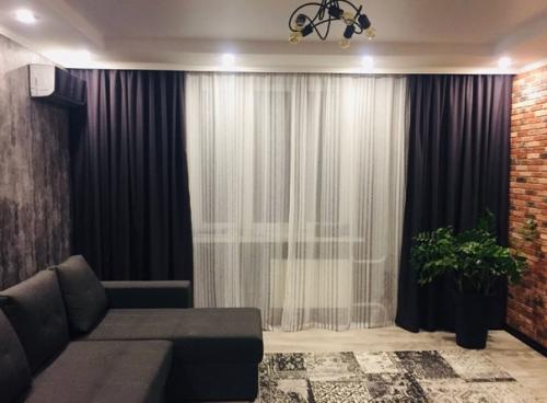 Сделали ремонт в гостиной. 02