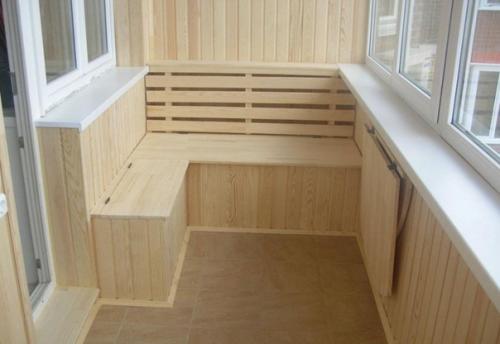 Обшивка балкона деревянной вагонкой. 04