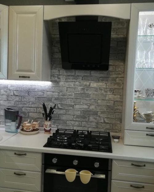 Маленькие дизайнерские хитрости помогут сделать монохромную кухню изысканной и интересной. 03