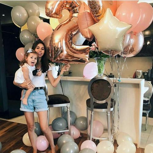 Как правильно фоткаться с шариками дома. 03