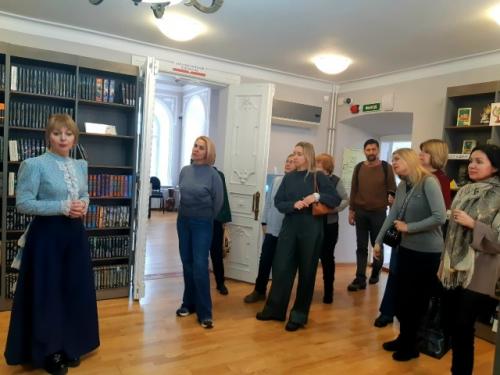 Из сундука путешественника.
