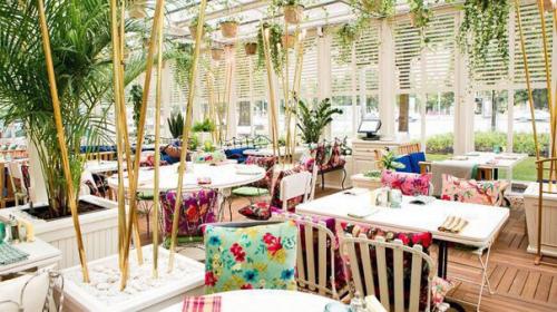 С 1 апреля в Москве откроются веранды кафе и ресторанов: топ - 6 мест с уютными верандами. 02