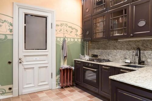 Квартира с антикварной мебелью и альфрейными росписями начала ХХ века. 06