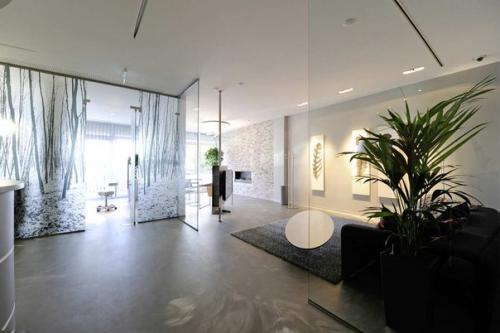 В INN (фирнхайм, Германия) дизайнеры постарались создать такой интерьер, который будет прекрасно смотреться и в частном доме. 03