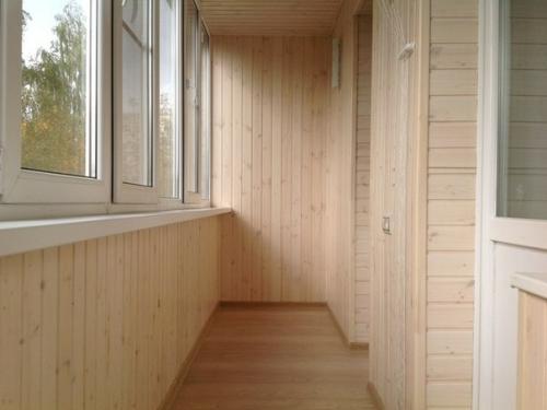 Обшивка балкона деревянной вагонкой. 03