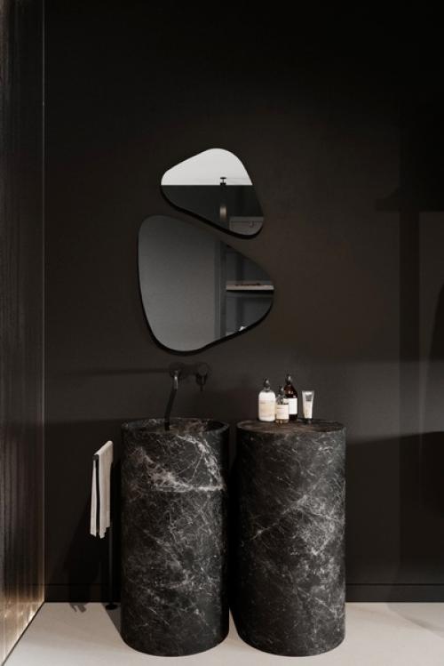 Это зеркало станет не только функциональным элементом в твоем доме, но и украшением, которое привлечет внимание гостей. 02