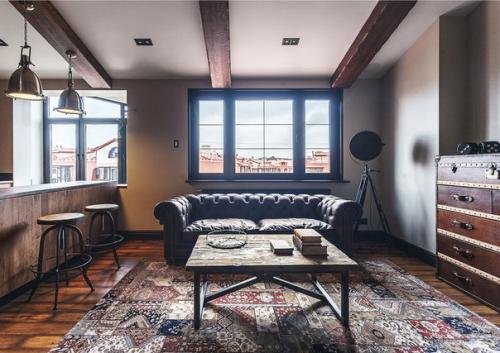 Интерьер квартиры в стиле лофт: двухуровневое пространство для холостяка. 03