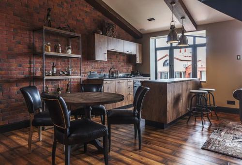 Интерьер квартиры в стиле лофт: двухуровневое пространство для холостяка. 04