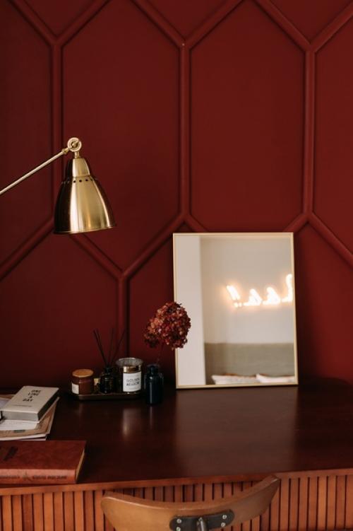 Это стильное зеркало оформлено в современном дизайне, который подойдет к любому интерьеру, добавив в него изысканности и элегантности. 01