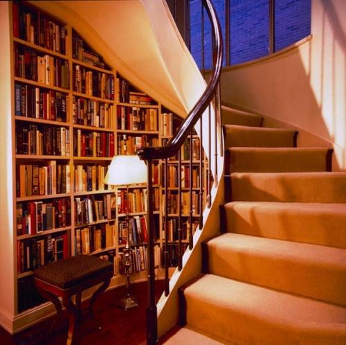 Где найти место для книг в маленькой квартире: интересные идеи по организации пространства? 05