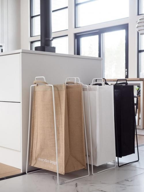 Привет.  Поделитесь своими корзинами или мешками для белья. 03