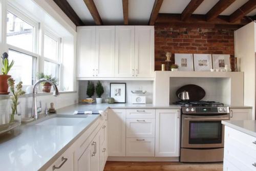 Кирпич в интерьере кухни. 07