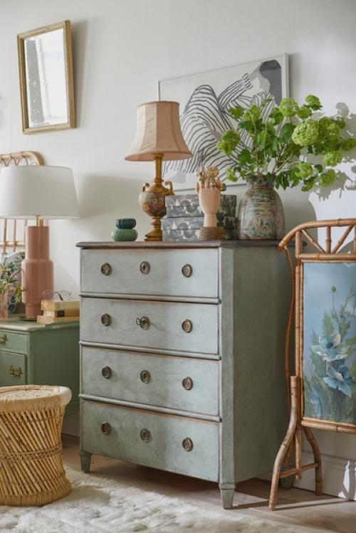 Садовая романтика в белой спальне: разбор интерьера. 03