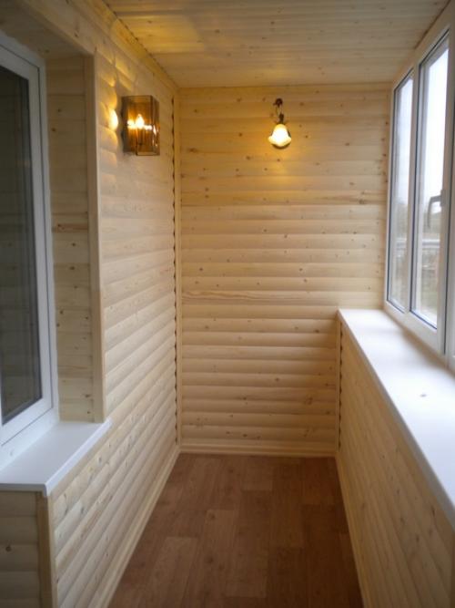 Обшивка балкона деревянной вагонкой. 02