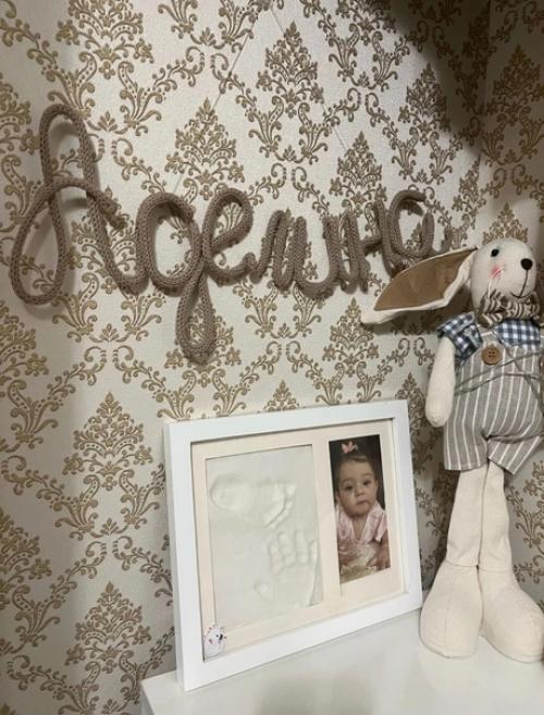 Вы спрашивали как эти вязаные имена смотрятся в интерьере и вот я нашла несколько примеров на просторах интернета. 02