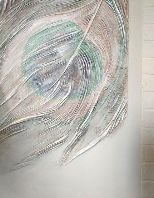 Я редко делаю цветные барельефы, чаще всего они тонируются в монохром, но этот интерьер просил именно такого. 07