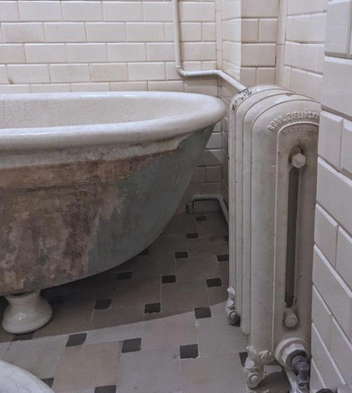 Про воссозданную ванную комнату начала XX века в одной старой петербургской квартире. 06