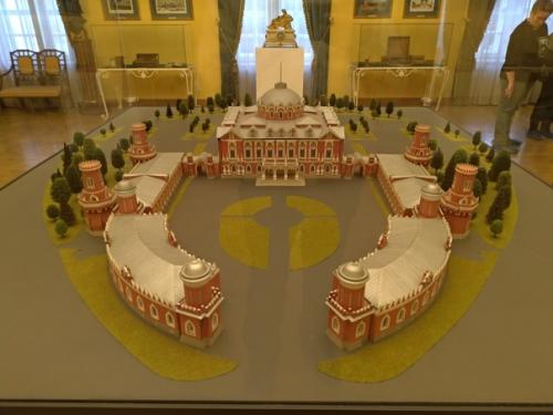 Чем мне нравится Москва - там всегда есть, чем заняться и что посмотреть. 01