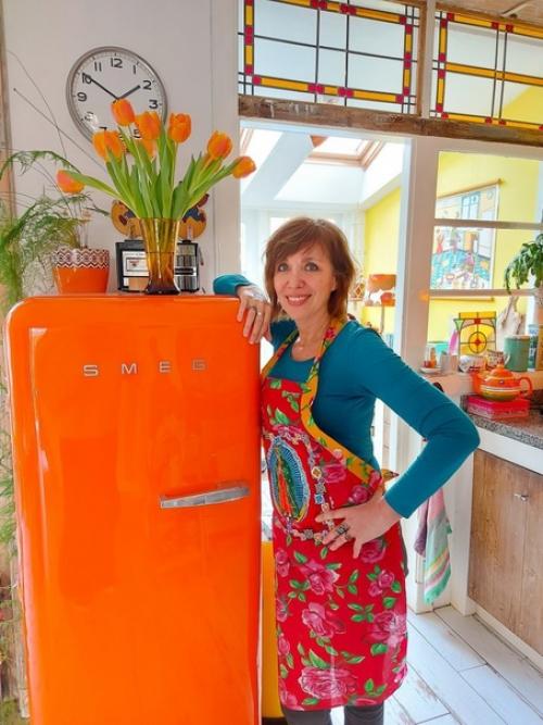 Дизайнер интерьера Элла влуг создает атмосферу своего эклектичного дома с помощью предметов искусства и различных элементов интерьера. 06