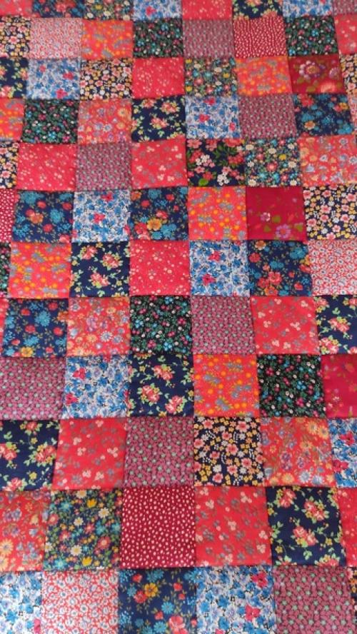 После больших и трудоемких одеял захотелось пошить что-то очень простое. 04