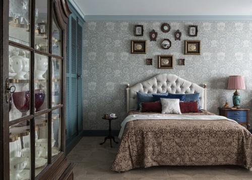 Однушка 46 квадратных метров в Москве с необычным дизайном и антиквариатом. 04