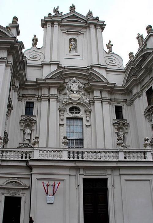 Церковь ам - хоф расположена в первом районе вены Innere Stadt, в 450 метрах на северо-запад от площади штефансплац. 04