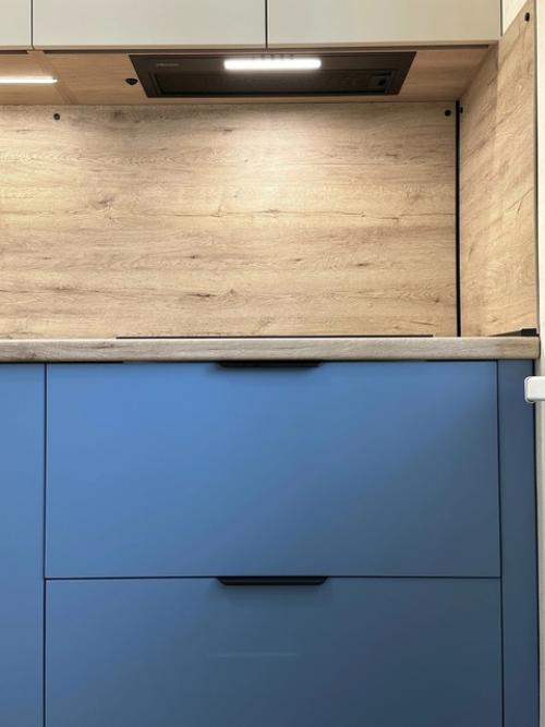 Цветная кухня в интерьере - это место, где творчество и функциональность встречаются. 09