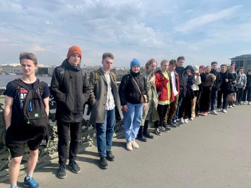 Учебный год движется к своему завершению, и так хочется, чтобы точка, поставленная в конце, действительно была емкой и значимой. 01