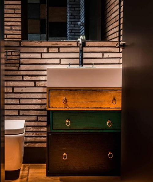 Респектабельный интерьер с мужским характером в 2-этажной квартире. 06