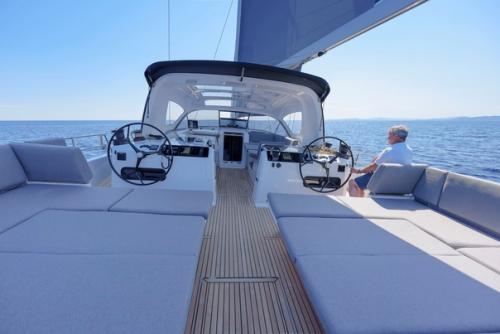 Появились первые фотографии испытаний на воде новой Jeanneau 55, которую мы - журнал YR - сочли главной новинкой выставки в Дюссельдорфе. 05